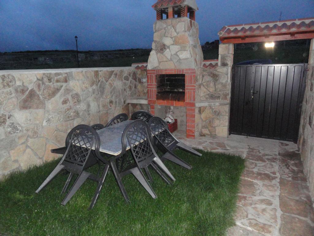 Гостевой дом Casa Rural La Vega De Gredos Сан-Мартин-де-ла-Вега-дель-Альберче Экстерьер фото