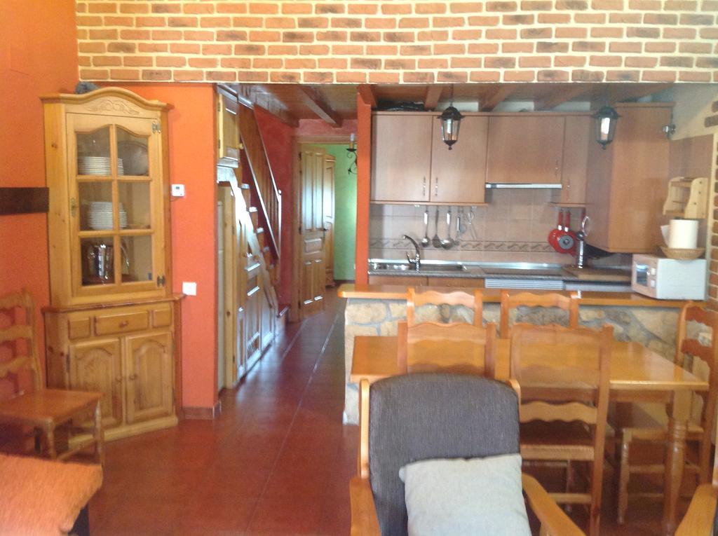 Гостевой дом Casa Rural La Vega De Gredos Сан-Мартин-де-ла-Вега-дель-Альберче Экстерьер фото